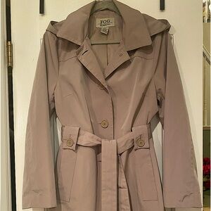 London Fog Trench coat. Tan color. Size L
